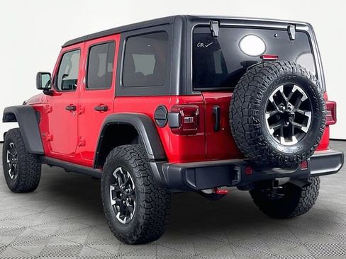 Used 2025 Jeep Wrangler Unlimited Rubicon w/ Convenience Group AWD/4WD image 4