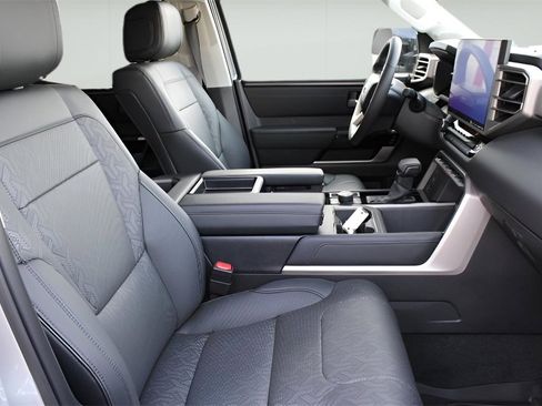 Used 2024 Toyota Tundra Limited image 25