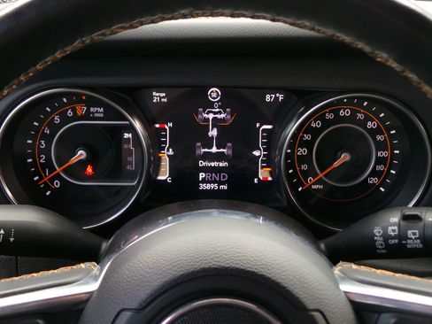 Used 2022 Jeep Wrangler Unlimited Sahara AWD/4WD image 29