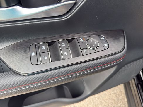 Used 2025 Nissan Kicks SR AWD/4WD image 12