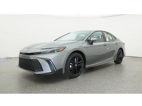 Used 2026 Toyota Camry SE FWD image 17