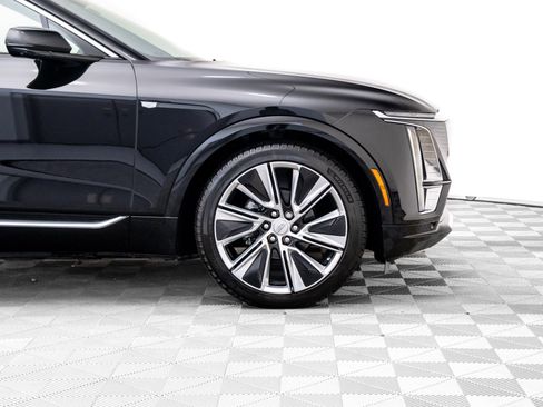 Used 2025 Cadillac Lyriq Luxury w/ LPO, Floor Liner Package AWD/4WD image 37
