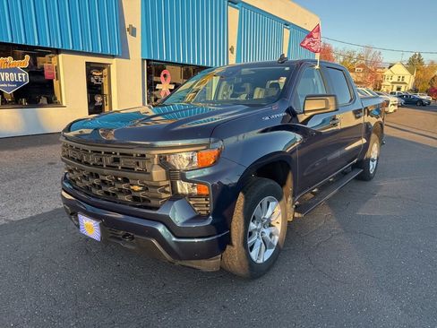 Used 2023 Chevrolet Silverado 1500 Custom image 2