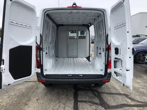 Used 2019 Freightliner Sprinter 2500 w/ Driver Convenience Package RWD image 24