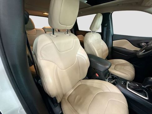 Used 2016 Jeep Cherokee Limited w/ Luxury Group AWD/4WD image 28