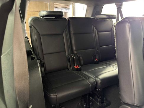 Used 2023 Chevrolet Suburban LS RWD image 12