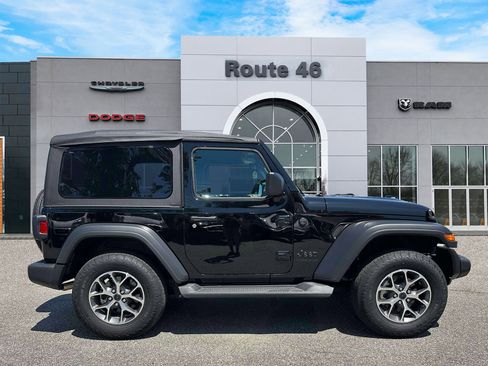 Used 2025 Jeep Wrangler Sport AWD/4WD image 6