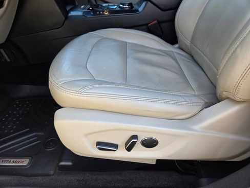Used 2018 Ford Explorer XLT w/ Equipment Group 202A AWD/4WD image 9