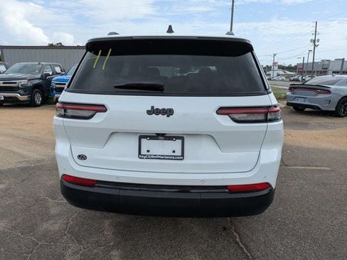 Used 2025 Jeep Grand Cherokee L Laredo RWD image 5