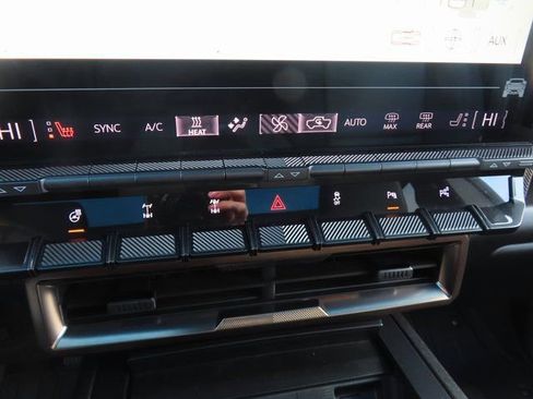 Used 2024 GMC Hummer EV 2X w/ Extreme Off-Road Package image 29