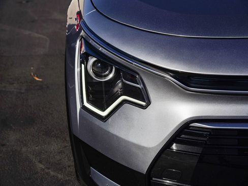 Used 2023 Kia Niro EX Touring image 12