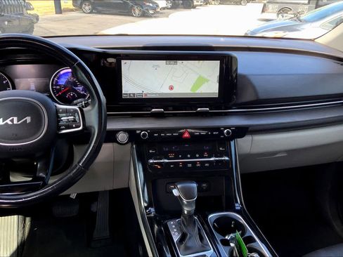 Used 2022 Kia Carnival EX FWD image 7