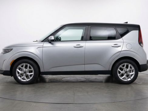 Used 2025 Kia Soul LX w/ LX Technology Package image 5