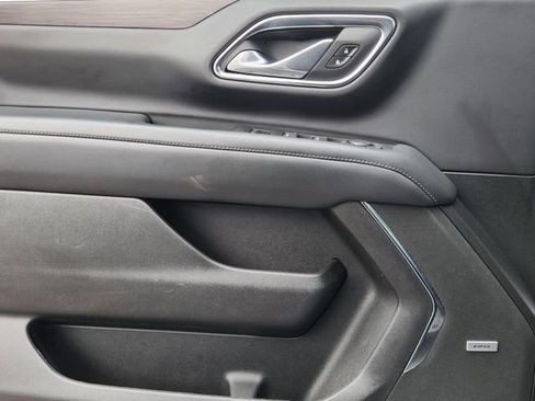 Used 2023 Chevrolet Suburban LT image 18