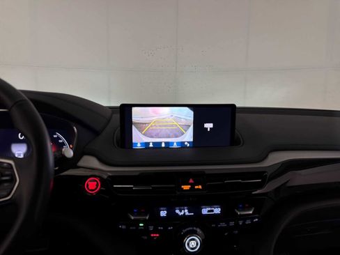 Used 2023 Acura MDX SH-AWD image 15