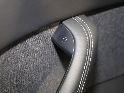 Used 2022 Tesla Model X image 34