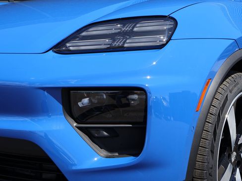 New 2026 Porsche Macan 4 Electric image 12