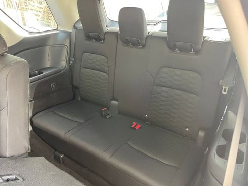 Used 2025 Nissan Pathfinder SV image 31