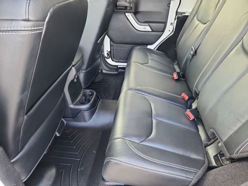 Used 2018 Jeep Wrangler Unlimited Sahara image 8