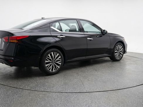 Used 2025 Nissan Altima 2.5 SV FWD image 9