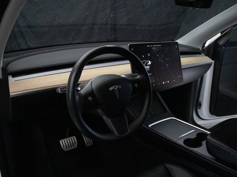 Used 2022 Tesla Model Y Performance image 24