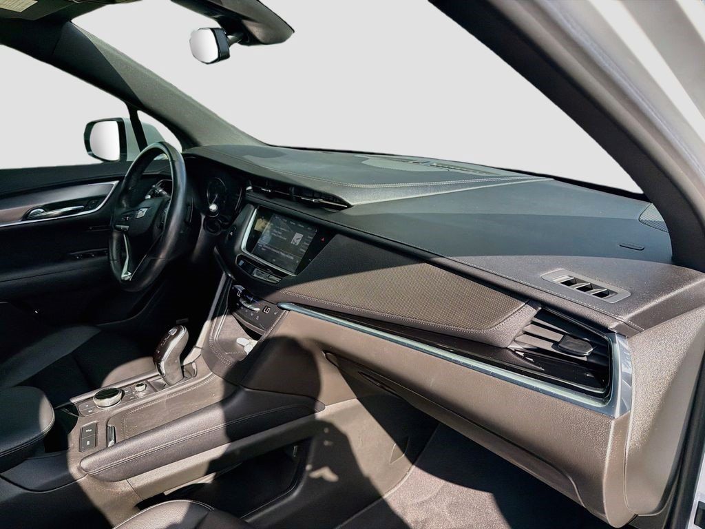 Certified 2024 Cadillac XT6 Luxury FWD image 15