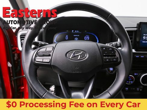 Used 2023 Hyundai Venue Limited FWD image 10