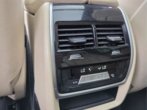 Used 2021 BMW X7 xDrive40i w/ M Sport Package AWD/4WD image 13