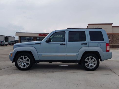 Used 2012 Jeep Liberty Sport image 2