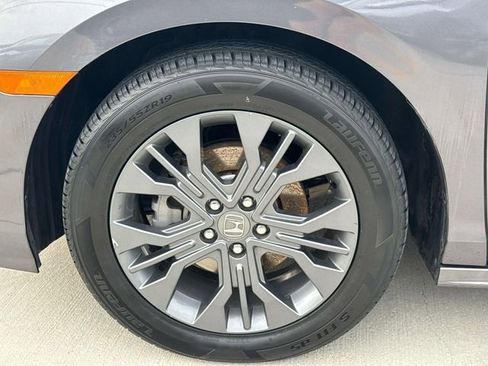 Used 2025 Honda Odyssey Touring image 4