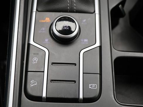 Used 2023 Kia Sorento LX image 25