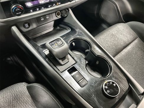 Used 2024 Nissan Rogue SV image 33