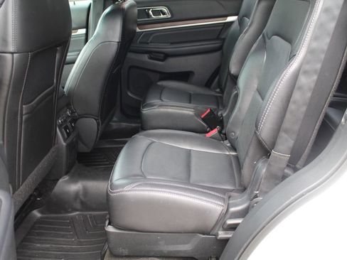 Used 2017 Ford Explorer Limited w/ Equipment Group 301A FWD image 11