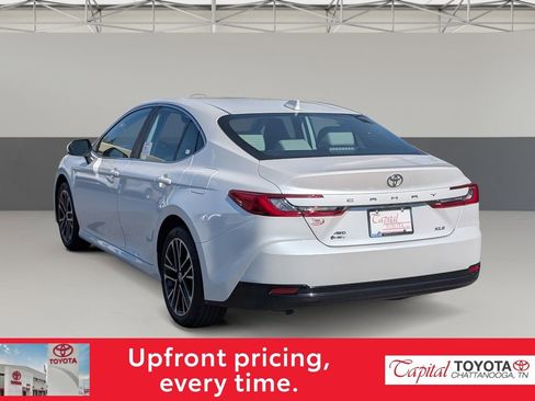 Used 2025 Toyota Camry XLE AWD/4WD image 5