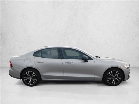 Used 2025 Volvo S60 B5 Core FWD image 7