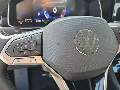 Used 2025 Volkswagen Jetta SE image 21