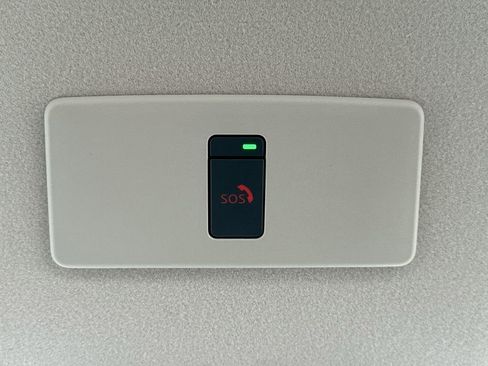 Used 2025 Nissan Versa SR w/ Trunk Package image 19