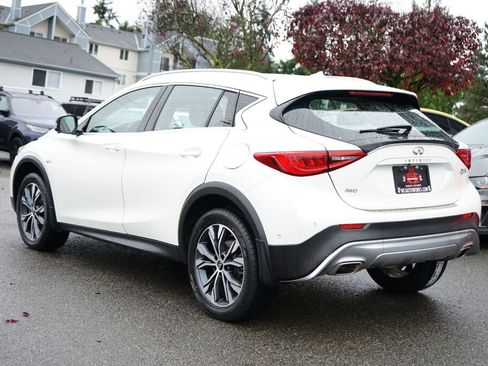 Used 2018 INFINITI QX30 Premium w/ Technology Package image 3