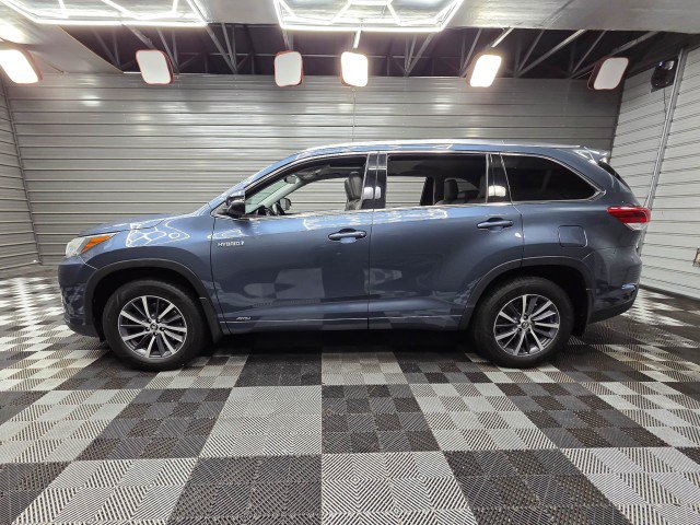 Used 2017 Toyota Highlander XLE AWD/4WD image 9