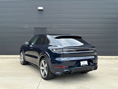 Certified 2025 Porsche Cayenne S AWD/4WD image 3