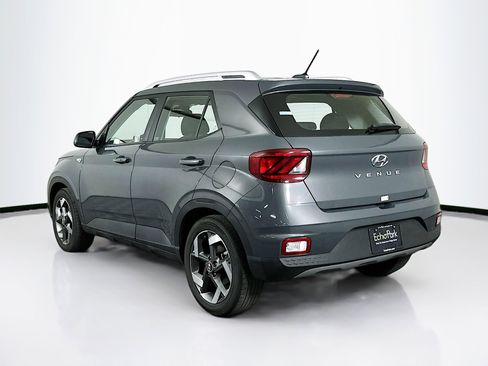 Used 2025 Hyundai Venue SEL image 5
