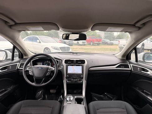 Used 2019 Ford Fusion SE FWD image 20