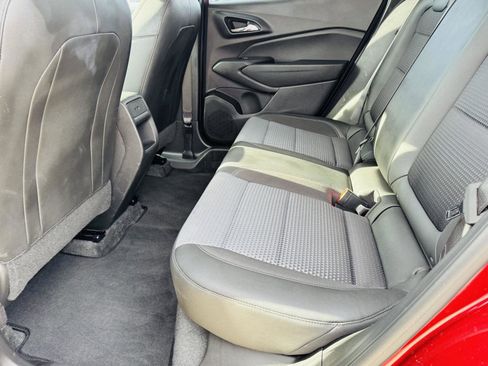 Used 2025 Chevrolet Trax LT w/ LT Convenience Package image 23