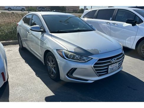 Used 2017 Hyundai Elantra SE w/ SE A/T Tech Package 03 FWD image 2
