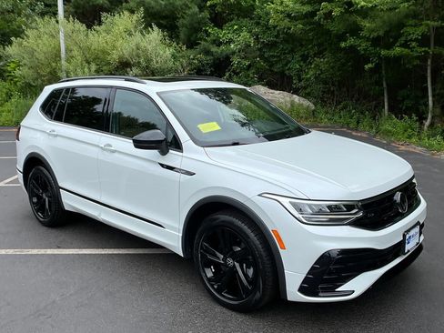 Used 2024 Volkswagen Tiguan SE R-Line AWD/4WD image 7