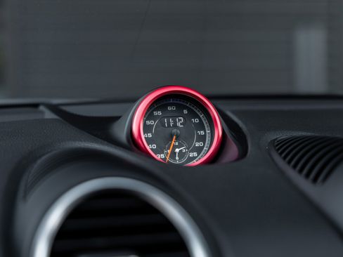 Used 2018 Porsche 718 Cayman S w/ Sport Chrono Package image 28