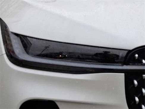 Used 2024 Lincoln Nautilus Reserve w/ Equipment Group 202A image 9