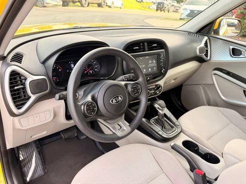 Used 2020 Kia Soul LX FWD image 15