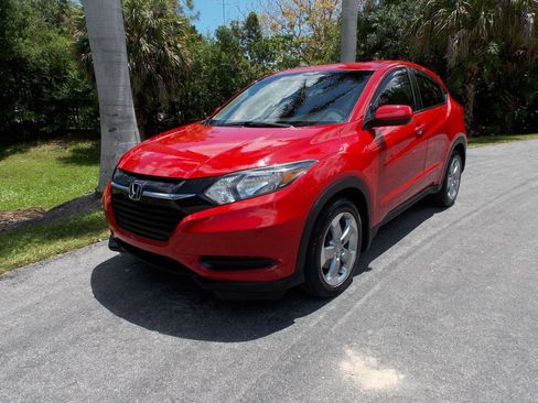 Used 2017 Honda HR-V LX image 2