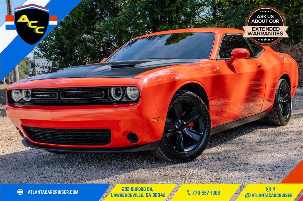 Used 2022 Dodge Challenger SXT RWD image 1